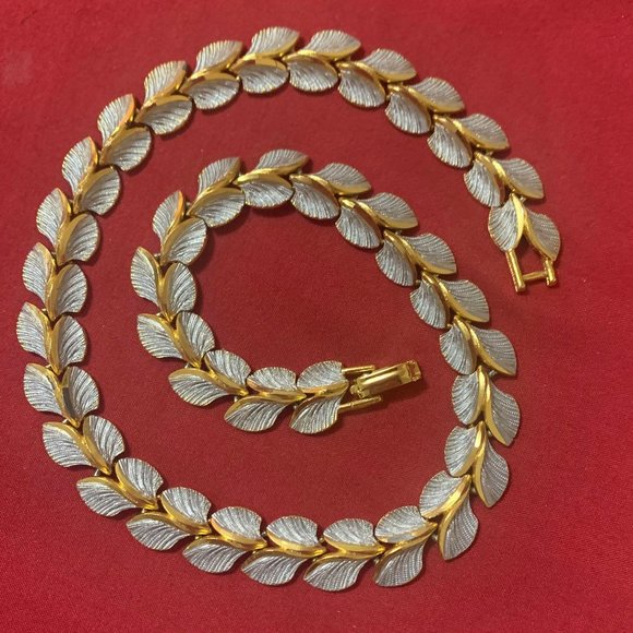 2003 & 3003 Stamped Gold & Silver Tone Earrings & Choker - Picture 3 of 6